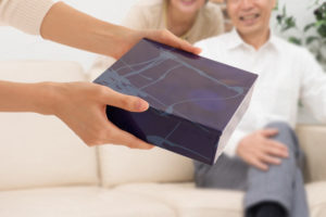 好感度アップ!義実家への手土産の選び方&お渡し当日の基本マナー