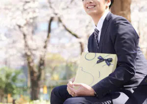【祝・新社会人】男性に贈るおすすめの「就職祝い」とは?