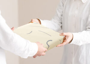 引っ越しの挨拶で持っていく手土産の選びかたと基本マナー