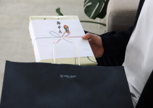 お中元は上司にも贈るべき? 相場は?おすすめのギフトは?好印象につながる必要なマナーをまとめて解説