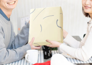 予算1万円でよろこばれる男女別おすすめギフト&失敗しないポイント