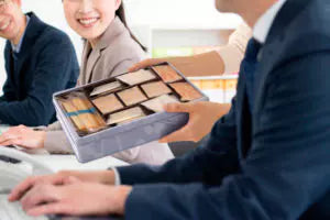 上司・先輩・同僚 職場を退職される方へ贈るギフト選びのポイント