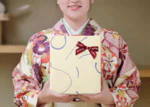 祝成人！成人祝いの金額相場や定番人気のプレゼントは？