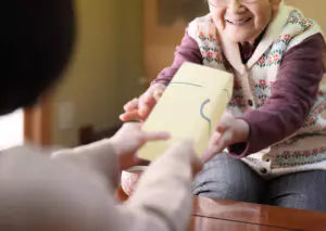 70歳は古希のお祝い 長寿を祝うおすすめプレゼントと基本マナー