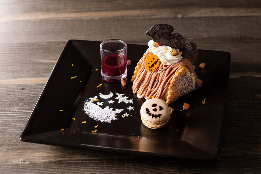 青山本店BLUE BRICK LOUNGE限定 秋と言えば、何度でも食べたいモンブラン!『栗のデセール～自家製アイスクリームとカシスソース』