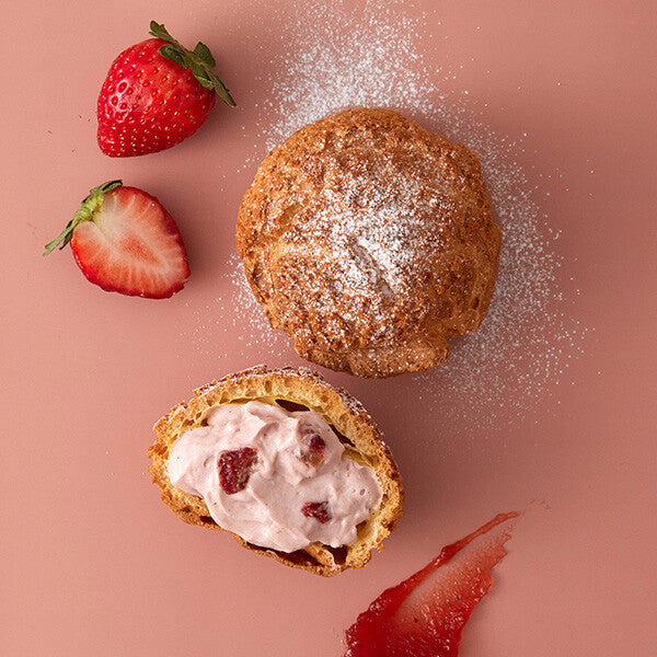 ヨックモックの手作りクッキーシュー いちご